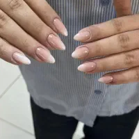 کاشت ناخن۶۰۰