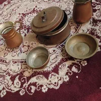 تعدادی ظروف مسی