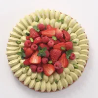 کارگر ساده و نظافت چی در کارگاه قنادی