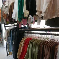 فروشنده پوشاک بچگانه