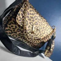 کیف|کیف، کفش، کمربند|اندیشه, اندیشه فاز ۱|دیوار