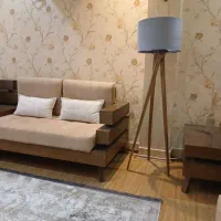 آباژور ایستاده