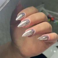 نیاز مند مدل ناخن برای تکمیل کردن پیج کاری.