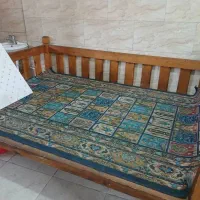 تخت سنتی و میز ناهار خوری و صندلی و...‌