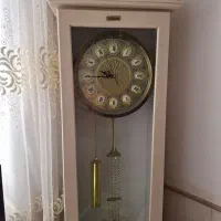 میز و ساعت و بوفه