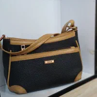 تعدادی کیف زنانه