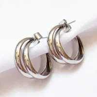 گوشواره نیم حلقه ای نقره ای مینیمال کیوت