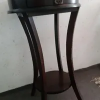 میز گرد چوبی