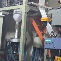 کارگر تولیدی سفره یکبار مصرف