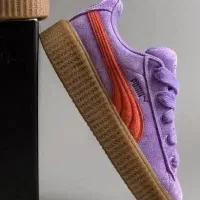 فروشنده خانم مجرب و متعهد