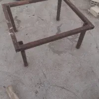 چهار پایه آهنی