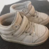 تعدادی کفش بچگانه سایز ۲۳،۲۴