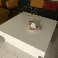 میز سفید بزرگ