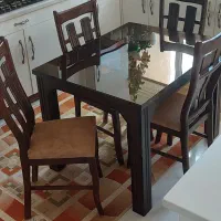 میزنهارخودی چهارنفره با چهار صندلی