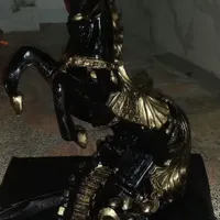 مجسمه اسب