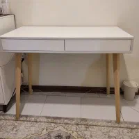 میز تحریر کارکرده تمیز