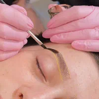 ارائه خدمات لیفت و لمینت مژه و ابرو|خدمات آرایشگری و زیبایی|کنارک, |دیوار