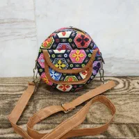 کیف دستی و دوشی و کولی زنانه و دخترانه|کیف، کفش، کمربند|قم, دروازه چوبی|دیوار