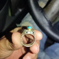 انگشتر فیروزه رکاب دست دور نگین یاقوت و زمرد