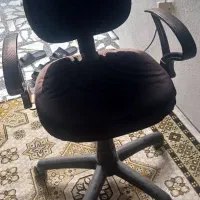 صندلی چرخ دار تمیز وسالم