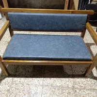 مبل میزبان یا نشیمن پا تختی