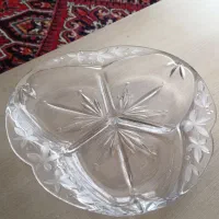 تعدادی ظرف و گل سرخی|ظروف سرو و پذیرایی|تبریز, |دیوار