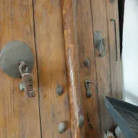 درب قدیمی|کلکسیون اشیاء عتیقه|کرمان, |دیوار