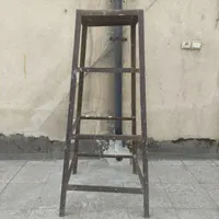 چهار پایه فلزی