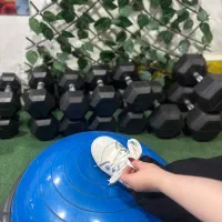 مربی خانم جوان کلاس برای همه سنین