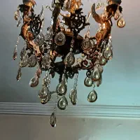 لوستر و ساعت برنجی و میز تلفن چوبی