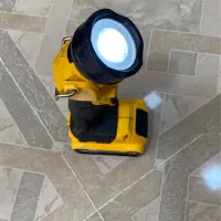 چراغ شارژی دستی دیوالت