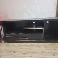 میز تلویزیون  با صفحه شیشه ای