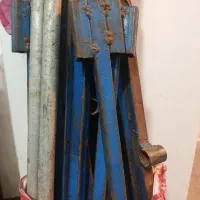 میز با پایه های فلزی