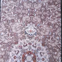فرش کناره رنگ‌ گردویی ۴ متر در یک‌ متر