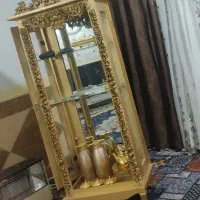 یک عدد بوفه با آینه کنسول