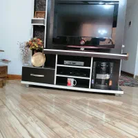 میز زیر تلوزیونی.