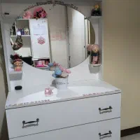 تخت نوجوان و میز آرایش و میز تحریر