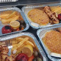 کارگر و وسط کار مطبخ