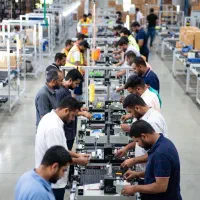 نیروی ساده آقا برای اپراتوری دستگاه و مونتاژ