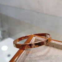 دستبند لاوکارتیر بدون اجرت مالیات