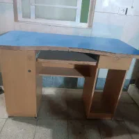 میز تحریر وکامپیوتر