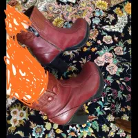 پوتین چرم|کیف، کفش، کمربند|ری, سرتخت|دیوار