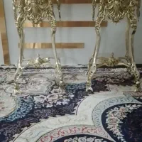 پایه  کنار سالنی