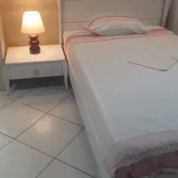 تخت خواب وپاتختی