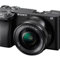 دوربین sony A۶۴۰۰ با لنز mm۵۰۱۶ در حد نو