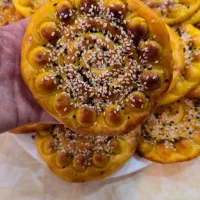 کلوچه فومن شیرینی خونگی زعفرانی و‌گردوی بومی|خوردنی و آشامیدنی|اصفهان, تخت فولاد|دیوار