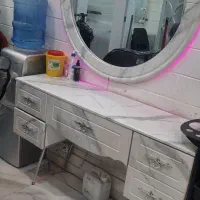 تخت مژه ،آینه و کنسول، میزناخن ،لوستر