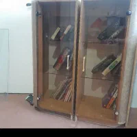 کتابخانه یا ویترین