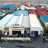 کارگر خط تولید تزریق پلاستیک (شهرک صنعتی پرند)