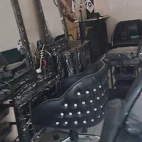 فروش وسایل آرایشگاه زنانه میز وصندلی ‌.آینه مبل